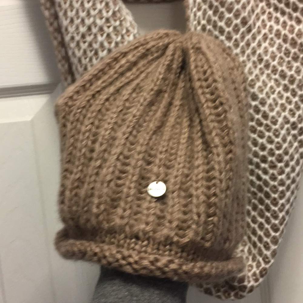 Scarf and hat set